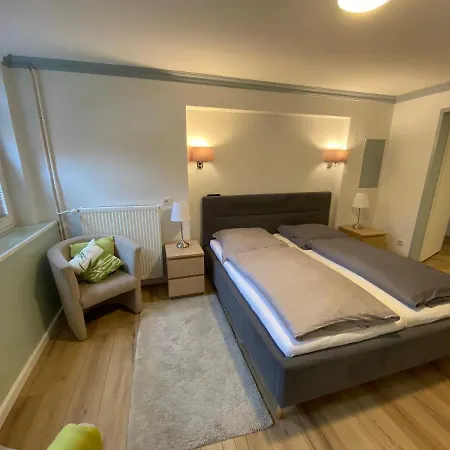 Altstadt*wohnung 80qm*5 Schlafplaetze* *